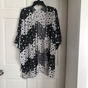 Black and White Daisy Print Wrap or Lightweight Cardigan